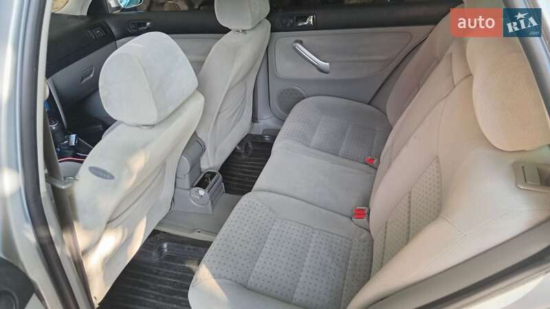 Хэтчбек Volkswagen Golf 1998 в Ужгороде