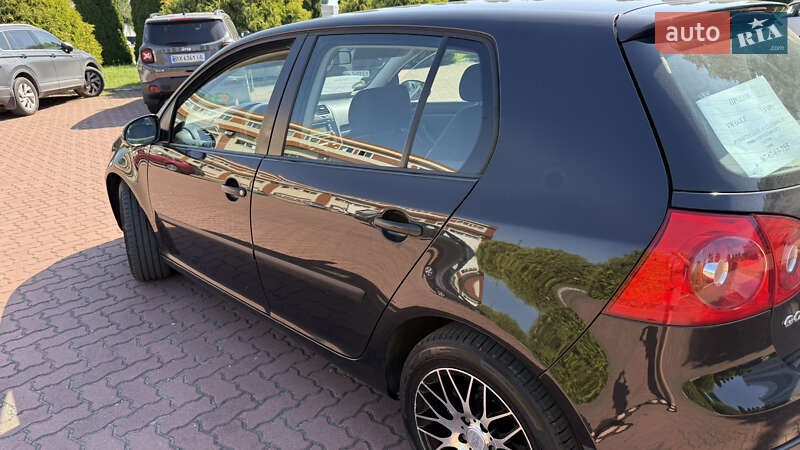 Хэтчбек Volkswagen Golf 2005 в Хмельницком