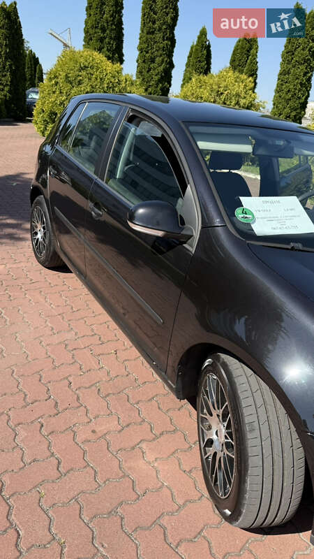 Хэтчбек Volkswagen Golf 2005 в Хмельницком