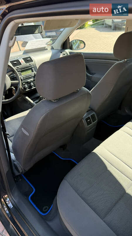 Хэтчбек Volkswagen Golf 2005 в Хмельницком