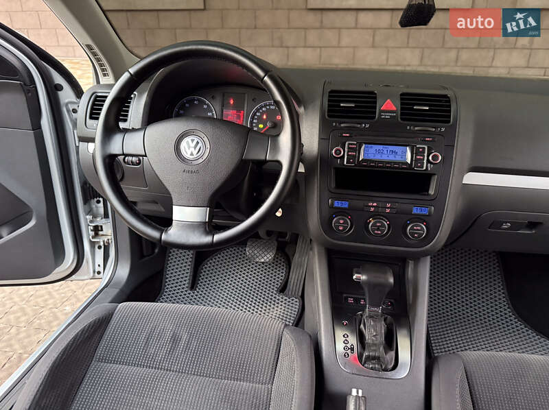 Універсал Volkswagen Golf 2009 в Миколаєві