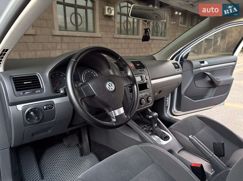 Універсал Volkswagen Golf 2009 в Миколаєві