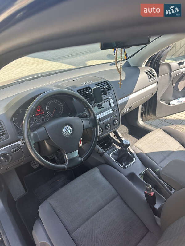 Хетчбек Volkswagen Golf 2006 в Білогородці