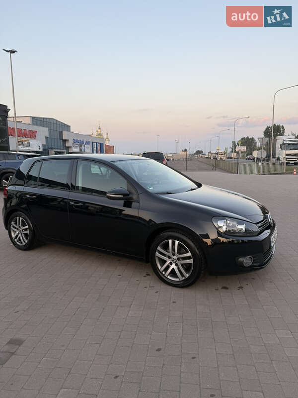 Хэтчбек Volkswagen Golf 2009 в Луцке
