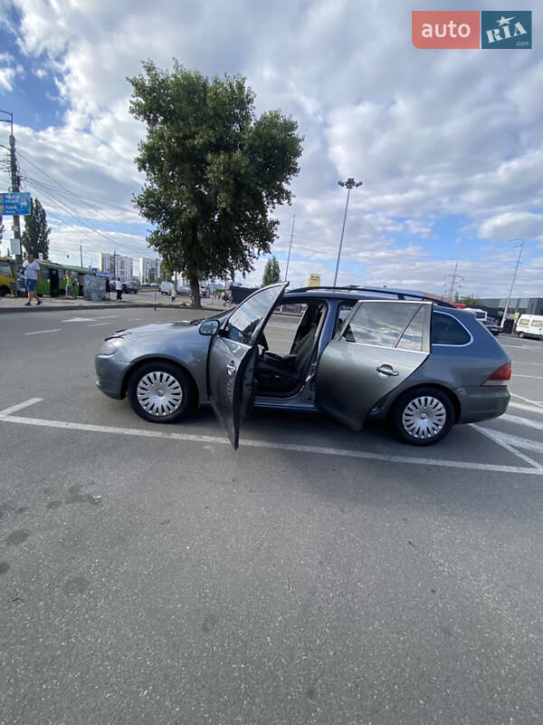 Универсал Volkswagen Golf 2010 в Киеве