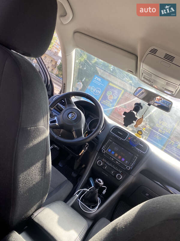 Универсал Volkswagen Golf 2010 в Киеве