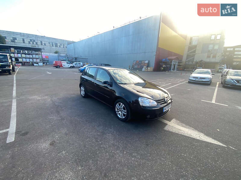 Хэтчбек Volkswagen Golf 2006 в Киеве