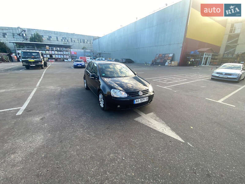 Хэтчбек Volkswagen Golf 2006 в Киеве