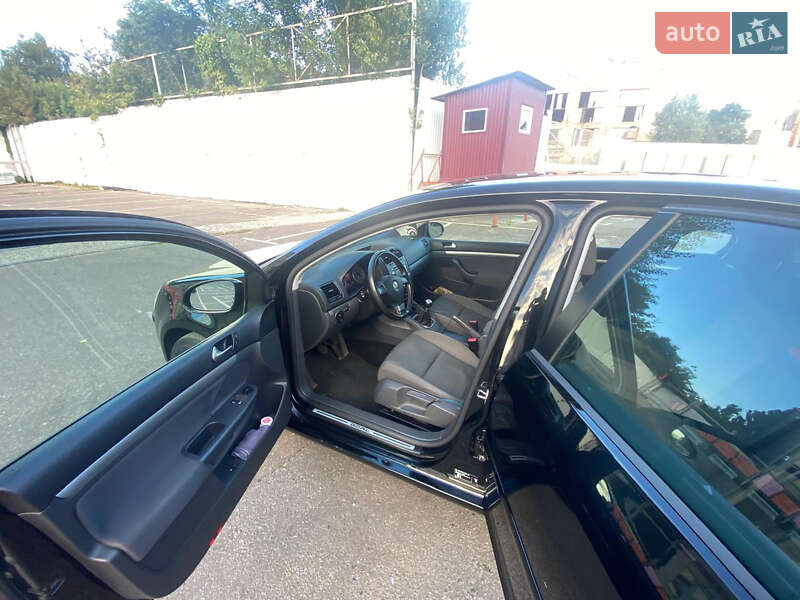 Хэтчбек Volkswagen Golf 2006 в Киеве