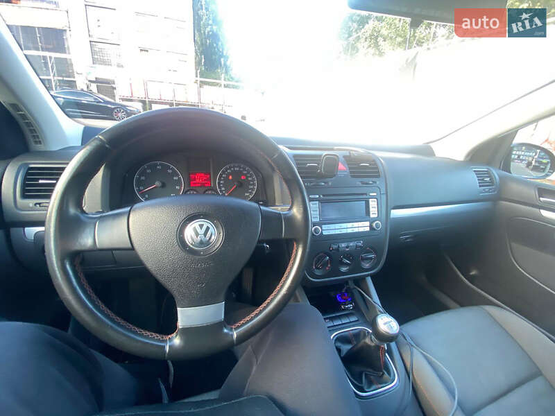 Хэтчбек Volkswagen Golf 2006 в Киеве