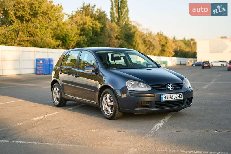 Хэтчбек Volkswagen Golf 2004 в Кременчуге