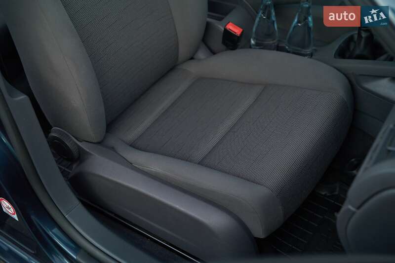 Хэтчбек Volkswagen Golf 2004 в Кременчуге