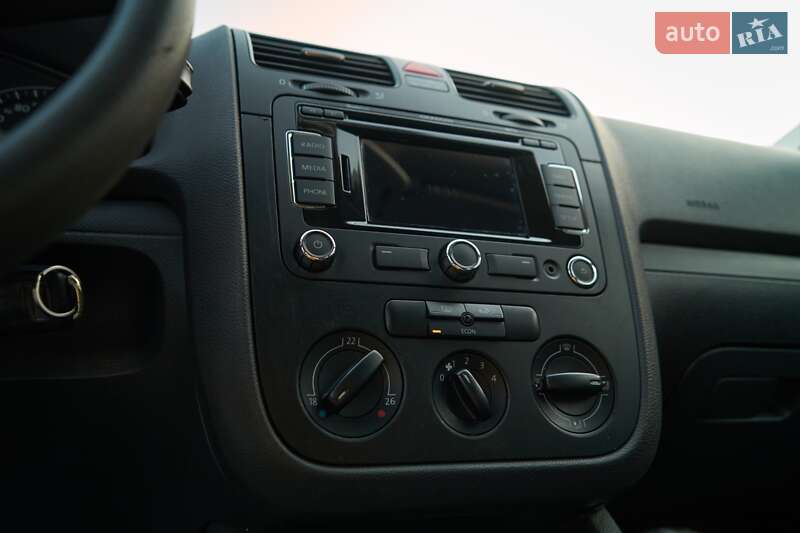 Хэтчбек Volkswagen Golf 2004 в Кременчуге