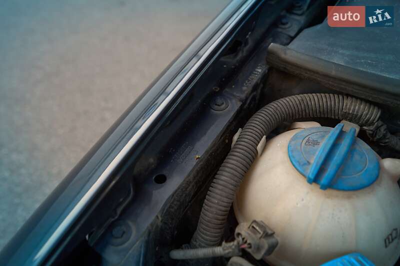 Хэтчбек Volkswagen Golf 2004 в Кременчуге