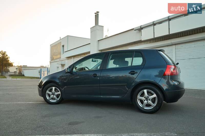 Хэтчбек Volkswagen Golf 2004 в Кременчуге
