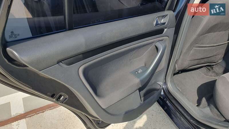 Универсал Volkswagen Golf 2011 в Киеве