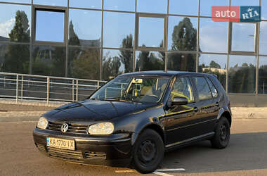Хетчбек Volkswagen Golf 2001 в Києві