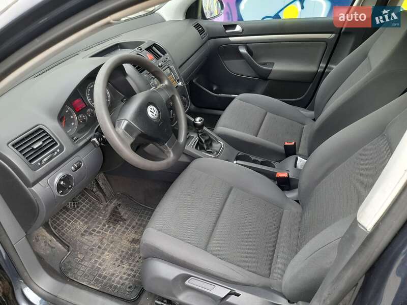 Хетчбек Volkswagen Golf 2005 в Луцьку