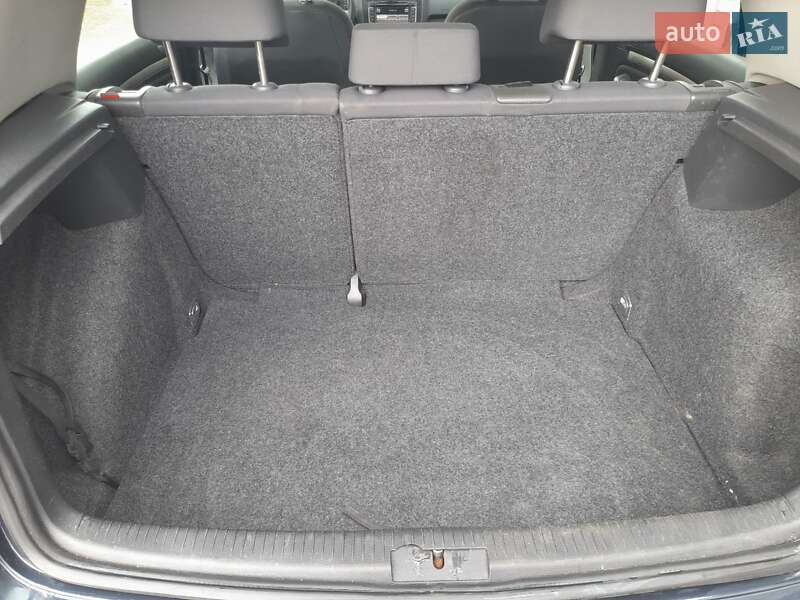 Хетчбек Volkswagen Golf 2005 в Луцьку