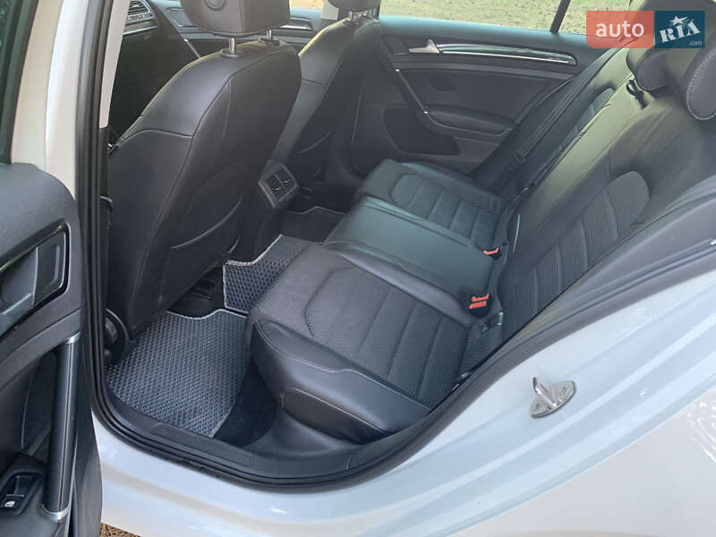 Универсал Volkswagen Golf 2015 в Днепре