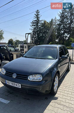 Хэтчбек Volkswagen Golf 2002 в Ладыжине