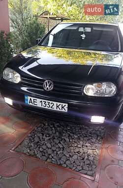 Хетчбек Volkswagen Golf 2003 в Дніпрі