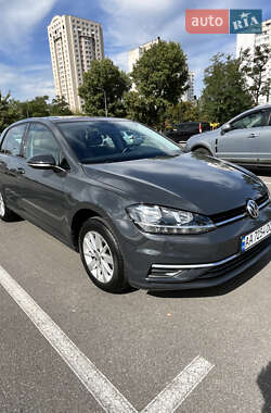 Хэтчбек Volkswagen Golf 2019 в Киеве