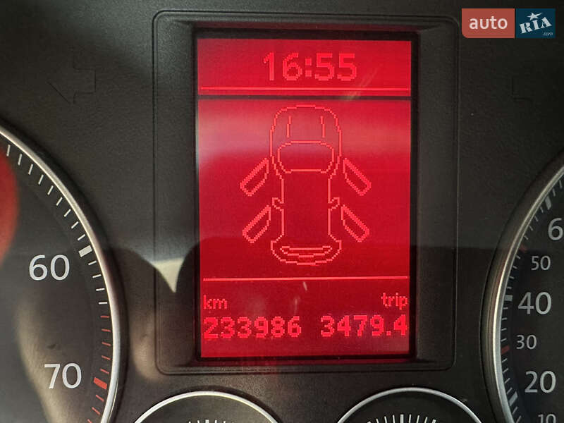 Хэтчбек Volkswagen Golf 2008 в Ужгороде