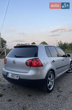 Хетчбек Volkswagen Golf 2005 в 