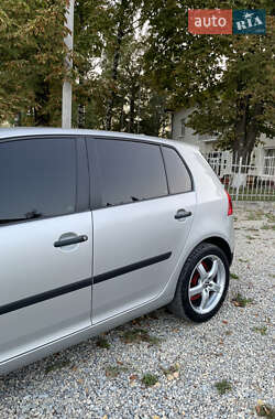 Хетчбек Volkswagen Golf 2005 в 