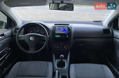 Хетчбек Volkswagen Golf 2005 в 