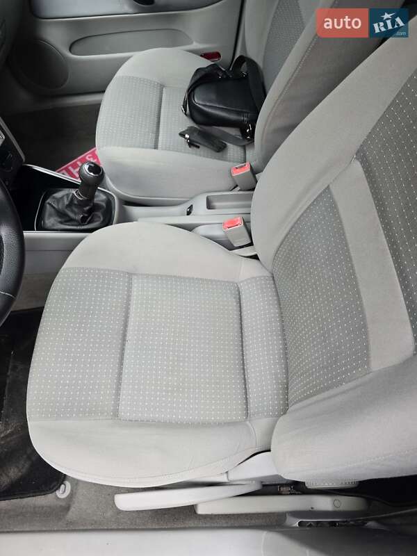 Універсал Volkswagen Golf 2003 в Сумах