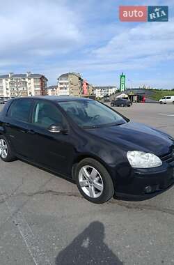 Хэтчбек Volkswagen Golf 2008 в Киеве