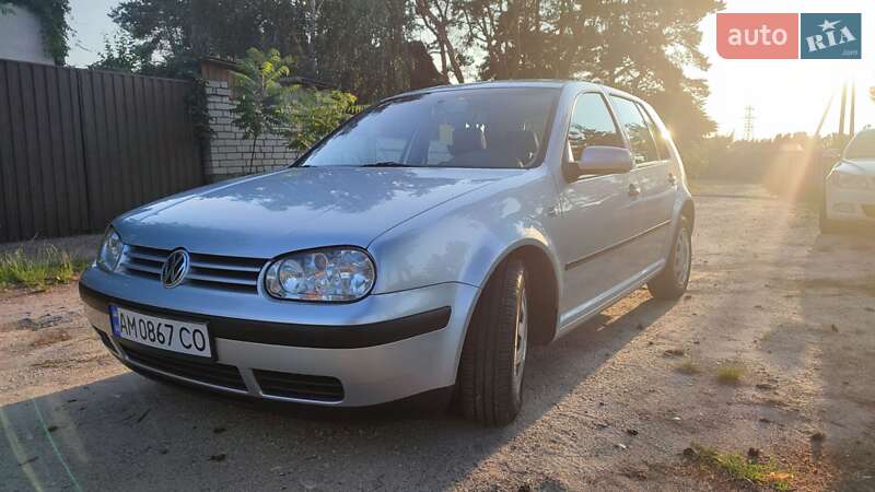 Хэтчбек Volkswagen Golf 2002 в Житомире