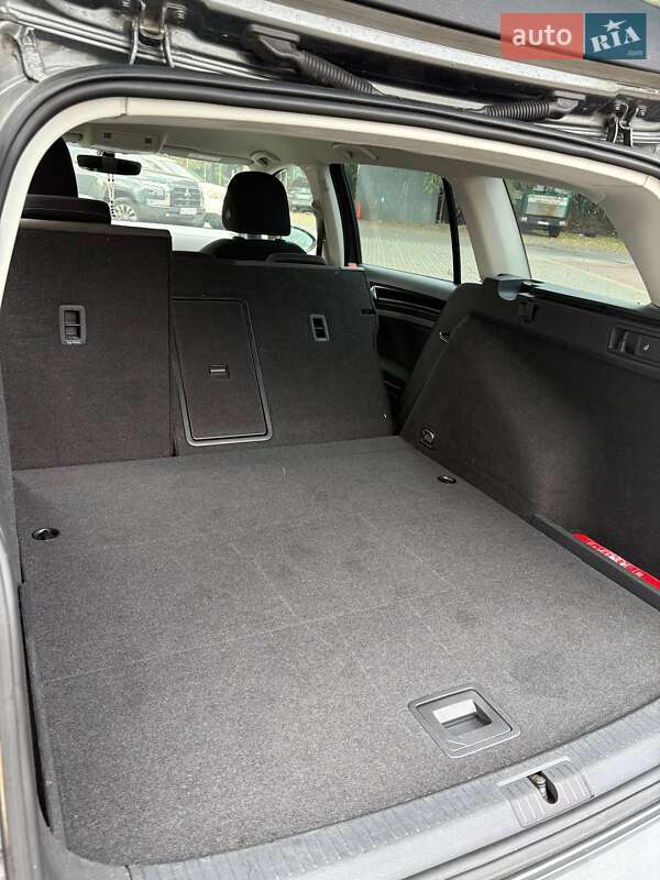 Універсал Volkswagen Golf 2017 в Києві