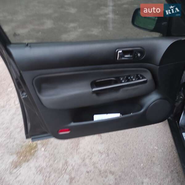 Хэтчбек Volkswagen Golf 2001 в Овруче