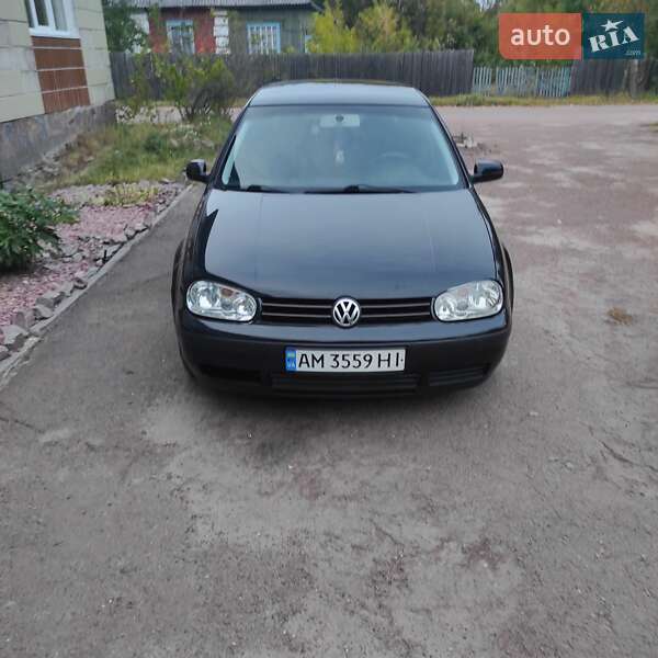 Хэтчбек Volkswagen Golf 2001 в Овруче