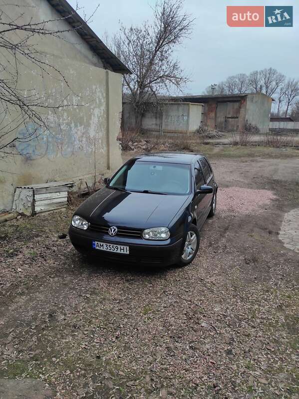 Хэтчбек Volkswagen Golf 2001 в Овруче