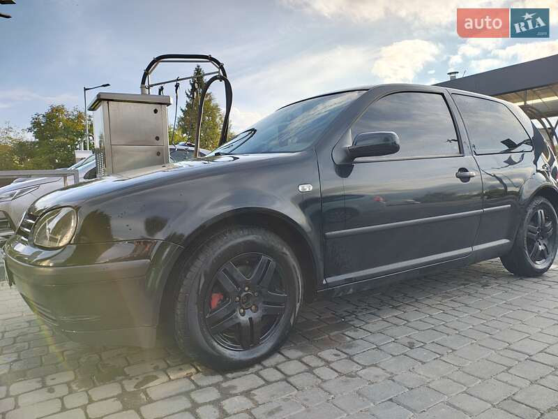 Хэтчбек Volkswagen Golf 2001 в Ивано-Франковске