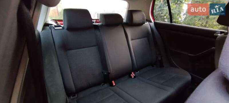 Хэтчбек Volkswagen Golf 2005 в Рахове