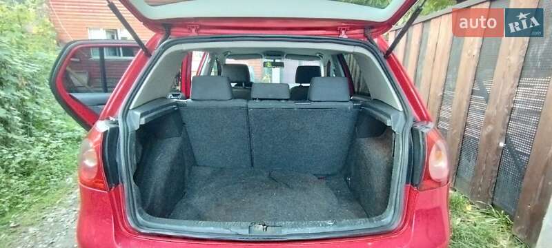 Хэтчбек Volkswagen Golf 2005 в Рахове