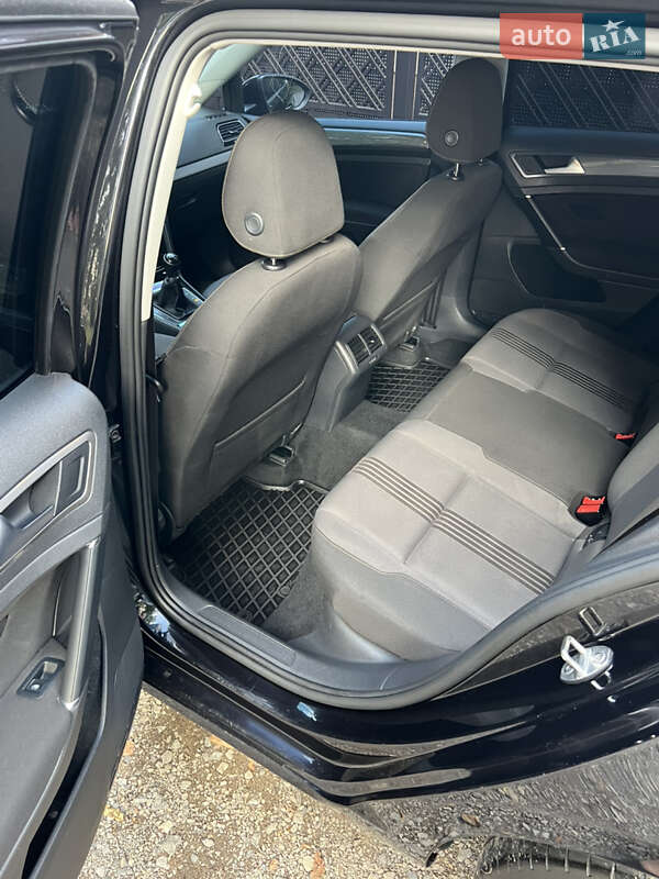 Універсал Volkswagen Golf 2016 в Сваляві