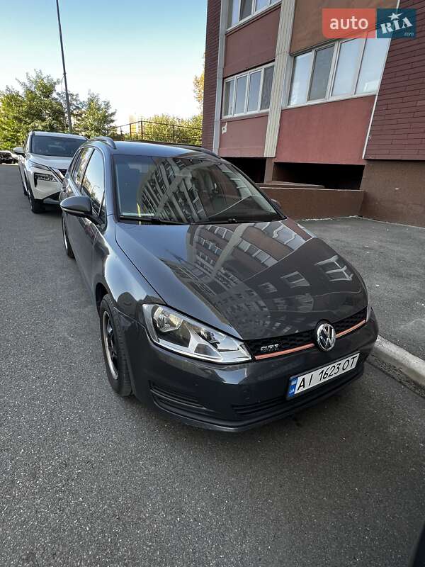 Универсал Volkswagen Golf 2015 в Вышгороде
