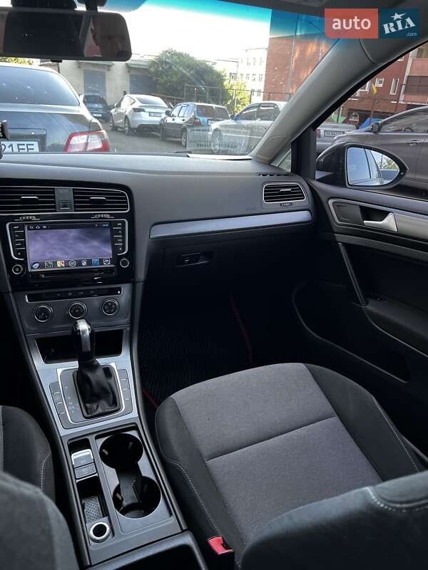 Универсал Volkswagen Golf 2015 в Вышгороде