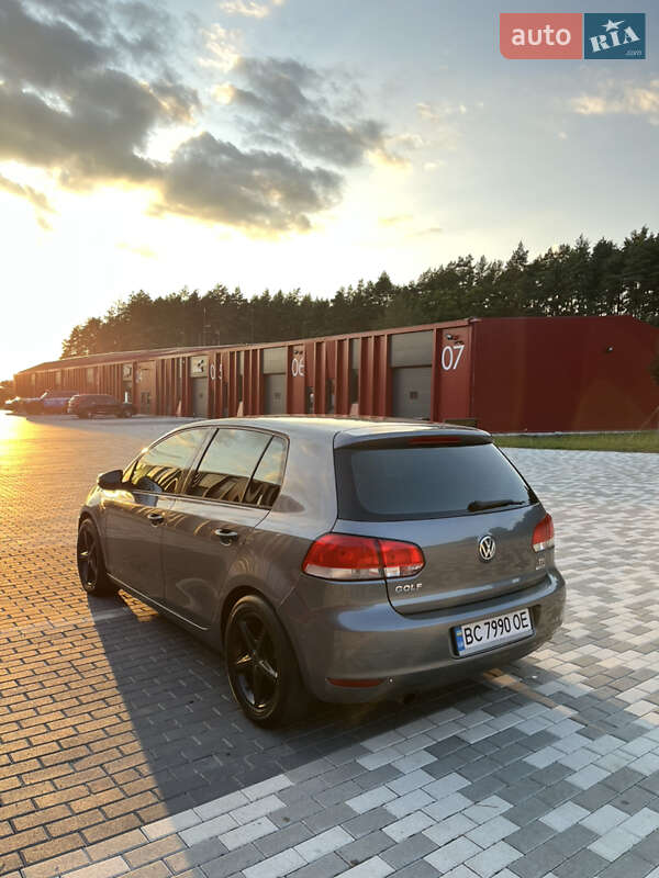 Хэтчбек Volkswagen Golf 2010 в Львове