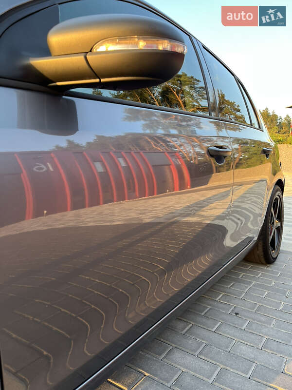 Хэтчбек Volkswagen Golf 2010 в Львове