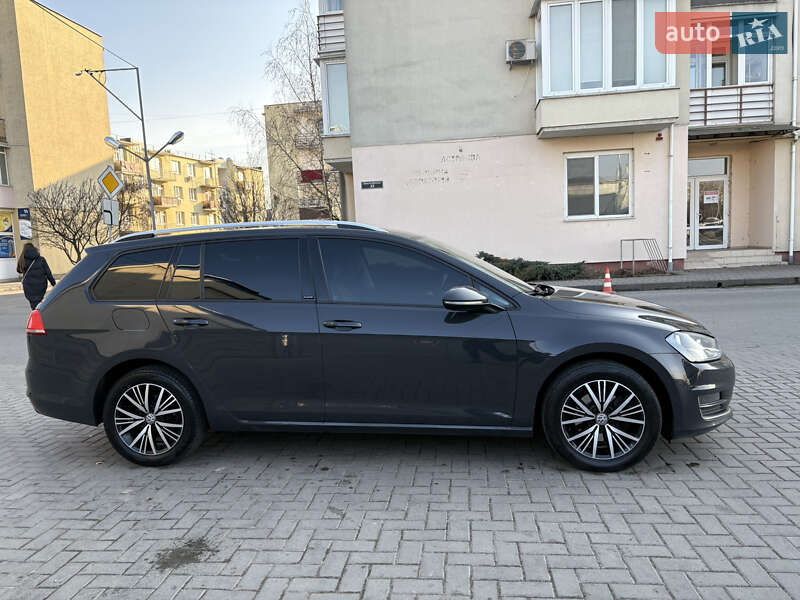 Универсал Volkswagen Golf 2016 в Ужгороде