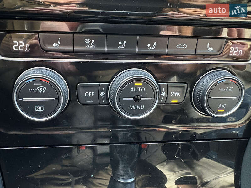 Универсал Volkswagen Golf 2016 в Ужгороде