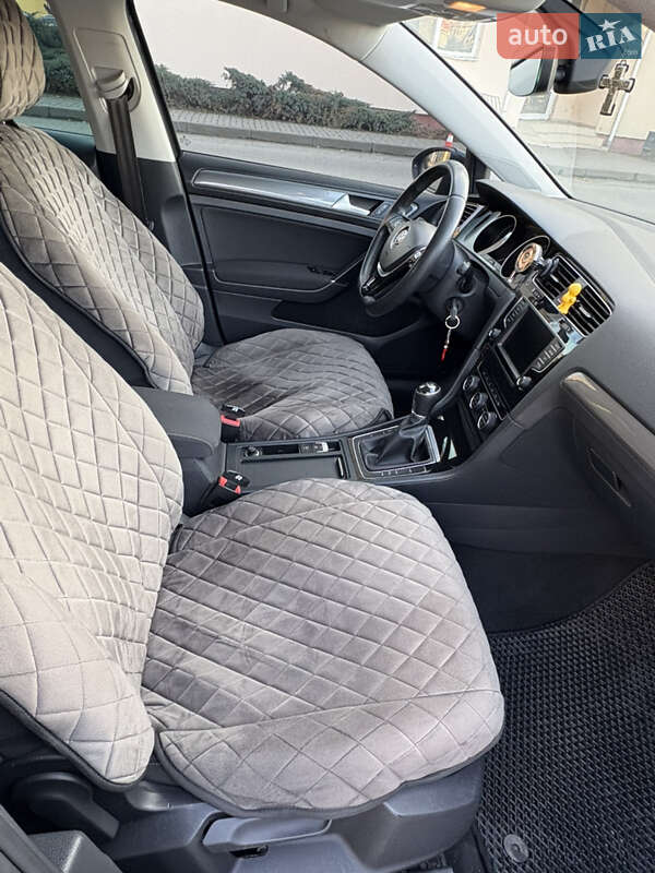 Универсал Volkswagen Golf 2016 в Ужгороде