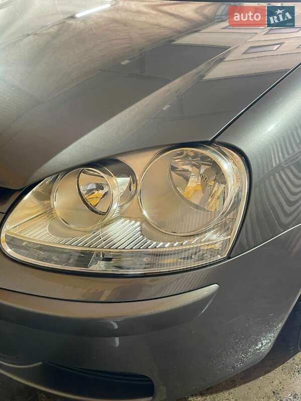 Хэтчбек Volkswagen Golf 2004 в Бориславе